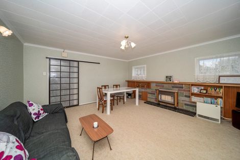 Photo of property in 1 Endeavour Street, Marfell, New Plymouth, 4310