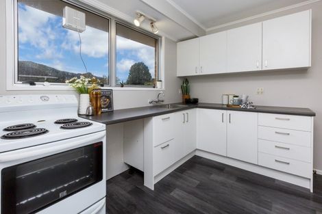 Photo of property in 15 Akron Grove, Totara Park, Upper Hutt, 5018