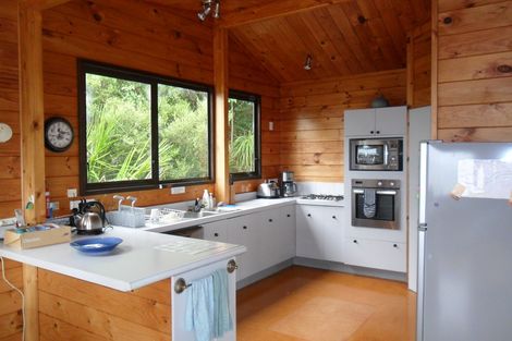 Photo of property in 103 Leigh Road, Leigh, 0985