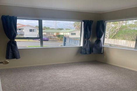 Photo of property in 15 Loughanure Place, Massey, Auckland, 0614