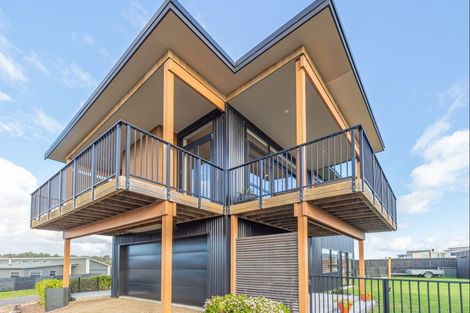 Photo of property in 61 Kent Avenue, Waitarere Beach, Levin, 5510