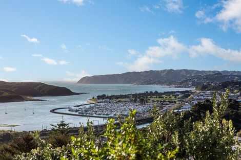 Photo of property in 22a Kahu Road, Paremata, Porirua, 5024