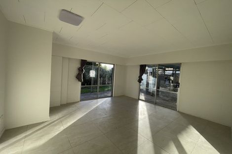 Photo of property in 34 Kingsclere Place, Goodwood Heights, Auckland, 2105