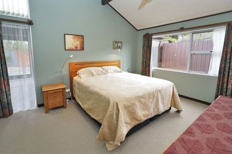 Photo of property in 72 Braid Road, St Andrews, Hamilton, 3200