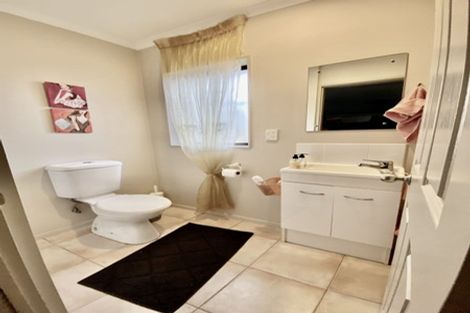 Photo of property in 3 Jomard Terrace, Northcross, Auckland, 0632