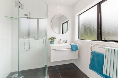 Photo of property in 7 Landmark Drive, Te Atatu Peninsula, Auckland, 0610