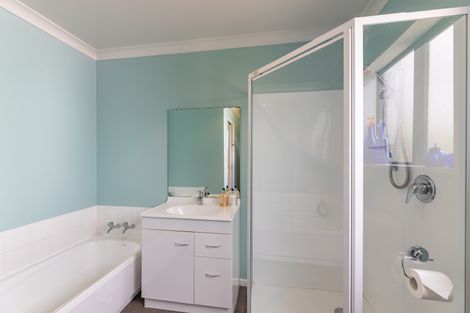 Photo of property in 16 Thorndon Close, Kirwee, Darfield, 7571