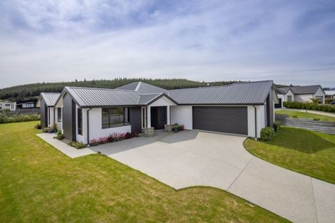 Photo of property in 32 Infinity Drive, Wanaka, 9305