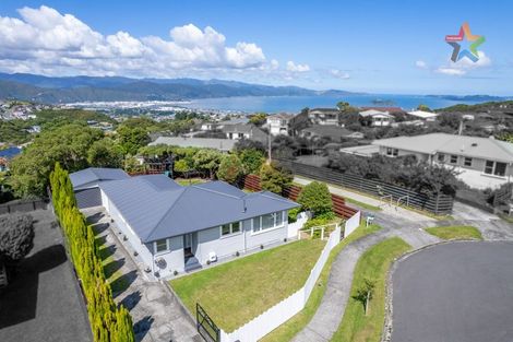 Photo of property in 8 Cherry Blossom Grove, Maungaraki, Lower Hutt, 5010
