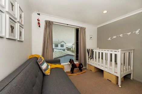 Photo of property in 9l Clearwater Cove, West Harbour, Auckland, 0618