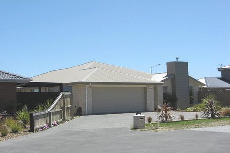 Photo of property in 33 Mataroa Place, Parklands, Christchurch, 8083