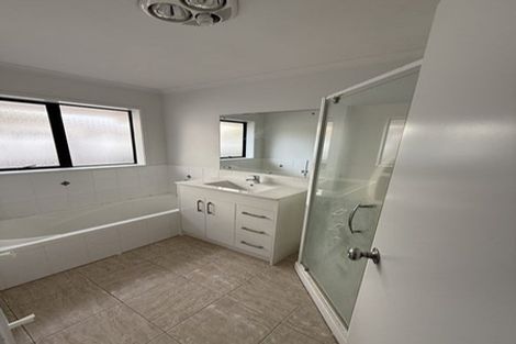 Photo of property in 22 Raphoe Road, Flat Bush, Auckland, 2019