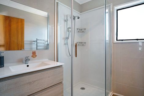 Photo of property in 4/28 Islington Avenue, New Lynn, Auckland, 0600