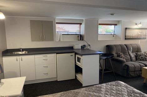 Photo of property in 22 Marie Crescent, Te Atatu South, Auckland, 0610