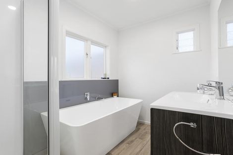 Photo of property in 36 Pine Avenue, Henderson, Auckland, 0612