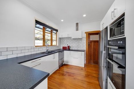 Photo of property in 14 Douglas Street, Hawera, 4610