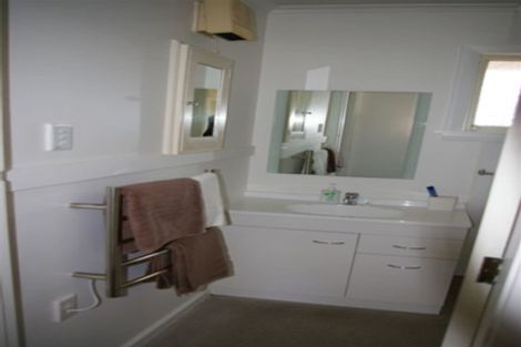 Photo of property in 1/2 Holliss Avenue, Cashmere, Christchurch, 8022