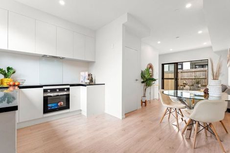 Photo of property in 11/3226 Great North Road, New Lynn, Auckland, 0600