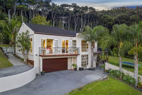 Photo of property in 56 Staincross Street, Green Bay, Auckland, 0604