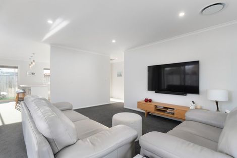 Photo of property in 2 Van Baarle Close, Carterton, 5713