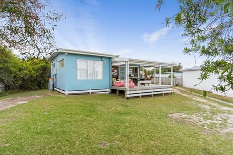 Photo of property in 132 Achilles Avenue, Whangamata, 3620