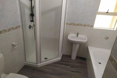 Photo of property in 9 Ryehill Close, New Lynn, Auckland, 0600