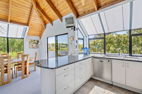 Photo of property in 15 Park Rise, Campbells Bay, Auckland, 0630