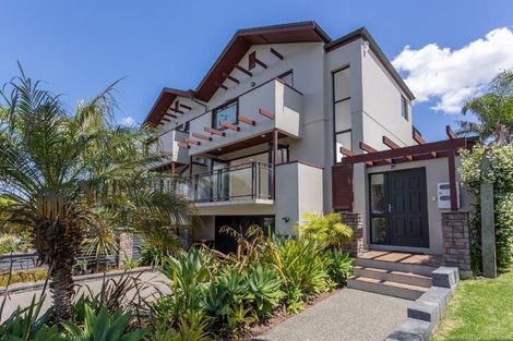 Photo of property in 34 Danica Esplanade, Te Atatu Peninsula, Auckland, 0610
