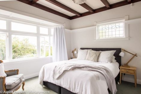 Photo of property in 21 Pupuke Road, Birkenhead, Auckland, 0627