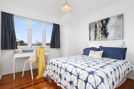 Photo of property in 36 Pine Avenue, Henderson, Auckland, 0612