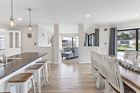 Photo of property in 4 Routhan Way, Carterton, 5713