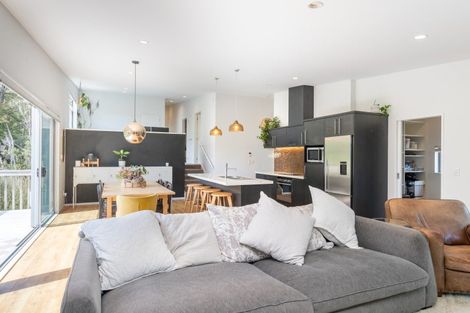 Photo of property in 32 Mount Marua Way, Timberlea, Upper Hutt, 5018