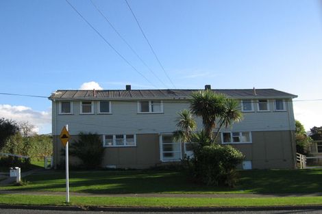 Photo of property in 8-10 Sievers Grove, Cannons Creek, Porirua, 5024