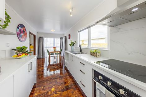 Photo of property in 24 President Avenue, Papakura, 2110