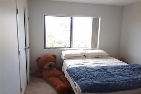 Photo of property in 16 Sohlue Place, Oteha, Auckland, 0632