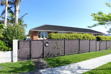 Photo of property in 3/6 Corrella Road, Belmont, Auckland, 0622