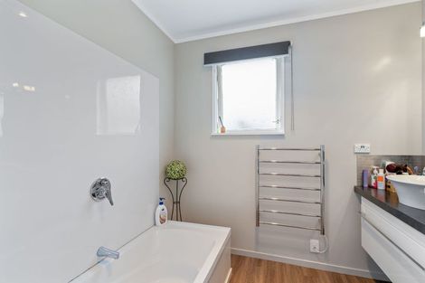 Photo of property in 7 Ryder Crescent, Levin, 5510