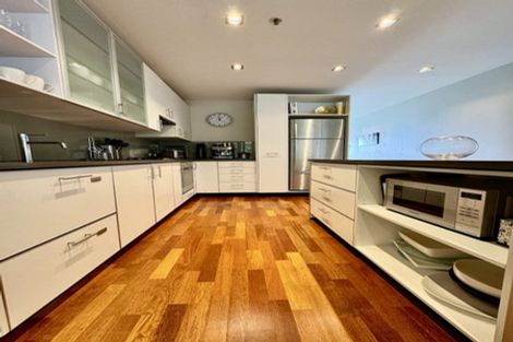 Photo of property in Patent 326 Apartments, 214s/326 Evans Bay Parade, Hataitai, Wellington, 6021