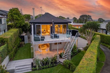 Photo of property in 2/91 Aberdeen Road, Castor Bay, Auckland, 0620