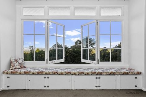 Photo of property in 1 Bush Road, Waiatarua, Auckland, 0604