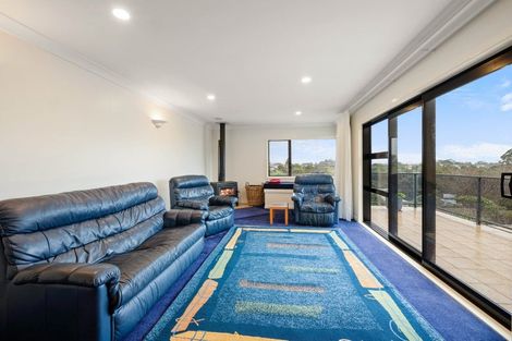 Photo of property in 10 Larsen Place, Merrilands, New Plymouth, 4312