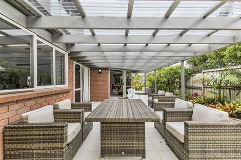 Photo of property in 6 Canonbie Place, East Tamaki Heights, Auckland, 2016