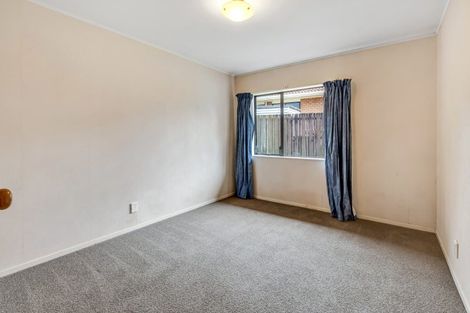 Photo of property in 3/2 Channing Crescent, Botany Downs, Auckland, 2010