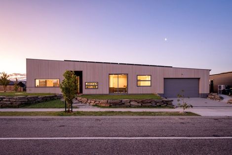 Photo of property in 6 Pounamu Avenue, Albert Town, Wanaka, 9305