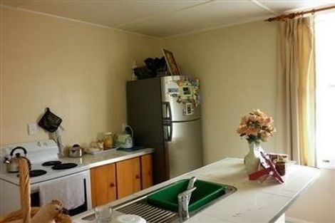 Photo of property in 29 Marine Parade, Bluff Hill, Napier, 4110