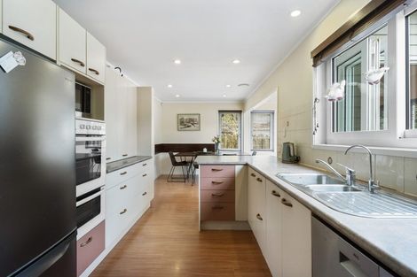 Photo of property in 22 Gwenand Place, Botany Downs, Auckland, 2010