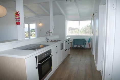 Photo of property in 25 Hemara Street, Waikanae Beach, Waikanae, 5036