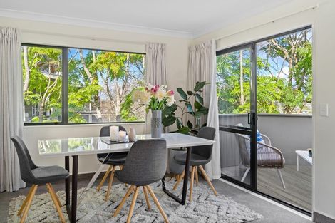 Photo of property in 2/21 Tobruk Crescent, Milford, Auckland, 0620