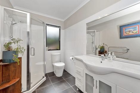 Photo of property in 2 Grenache Place, Rototuna, Hamilton, 3210