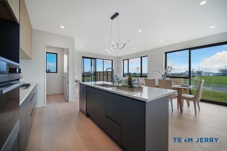 Photo of property in 1 Korowhiti Road, Clarks Beach, 2122